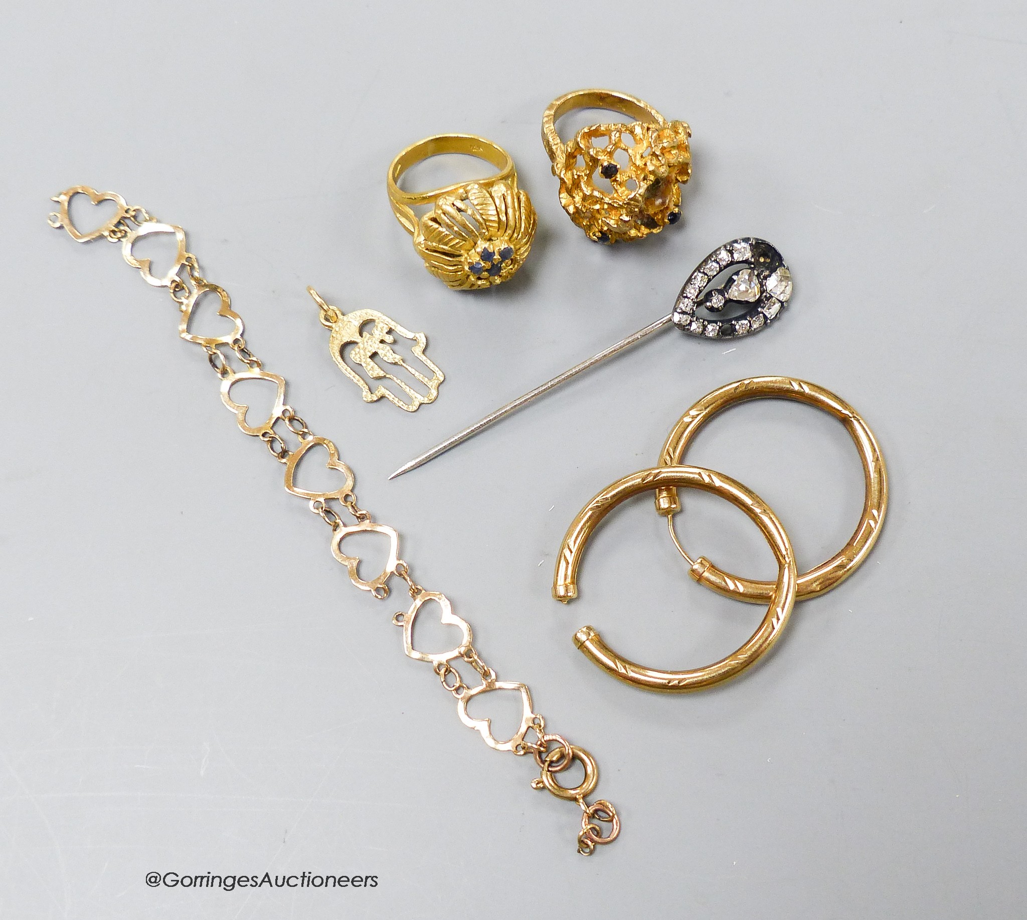 Mixed jewellery, including a diamond set stick pin(a.f.), an 18k ring, gross 8.1 grams, a 9ct gold ring and bracelet, 8.9 grams and three yellow metal items.